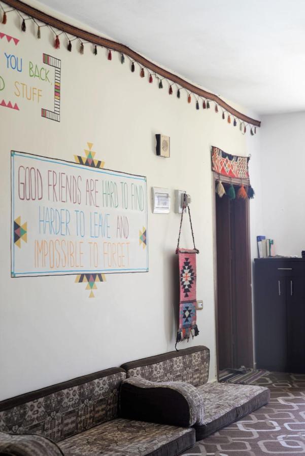 Al Ḩayy Happy Bedouin House Petra Bed & Breakfast エクステリア 写真