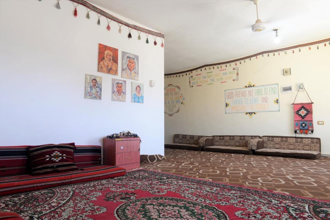 Al Ḩayy Happy Bedouin House Petra Bed & Breakfast エクステリア 写真