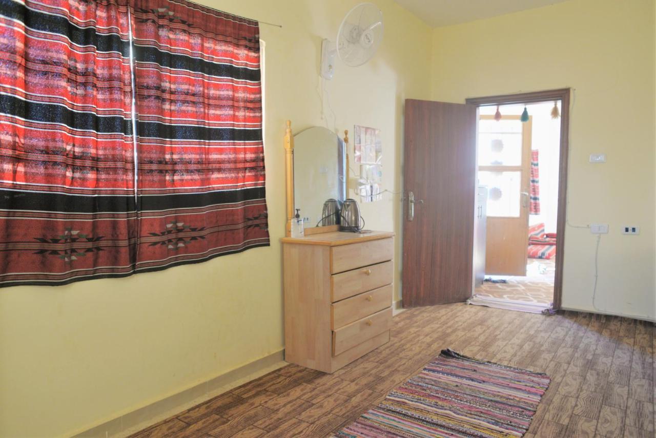 Al Ḩayy Happy Bedouin House Petra Bed & Breakfast エクステリア 写真