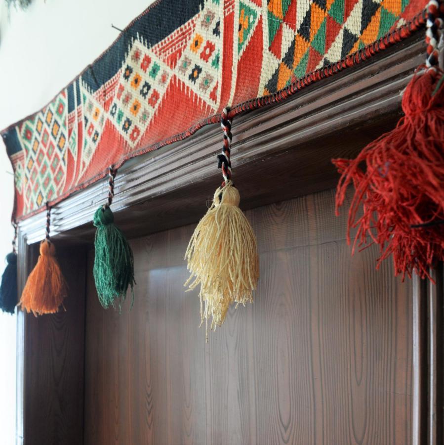 Al Ḩayy Happy Bedouin House Petra Bed & Breakfast エクステリア 写真