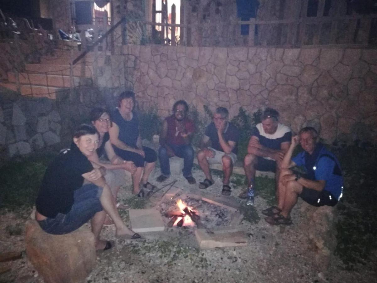 Al Ḩayy Happy Bedouin House Petra Bed & Breakfast エクステリア 写真