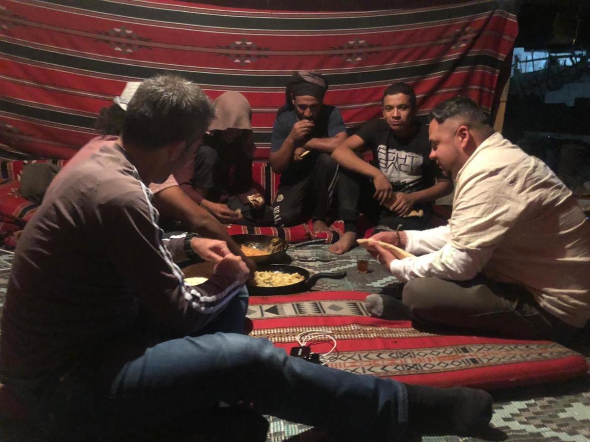 Al Ḩayy Happy Bedouin House Petra Bed & Breakfast エクステリア 写真