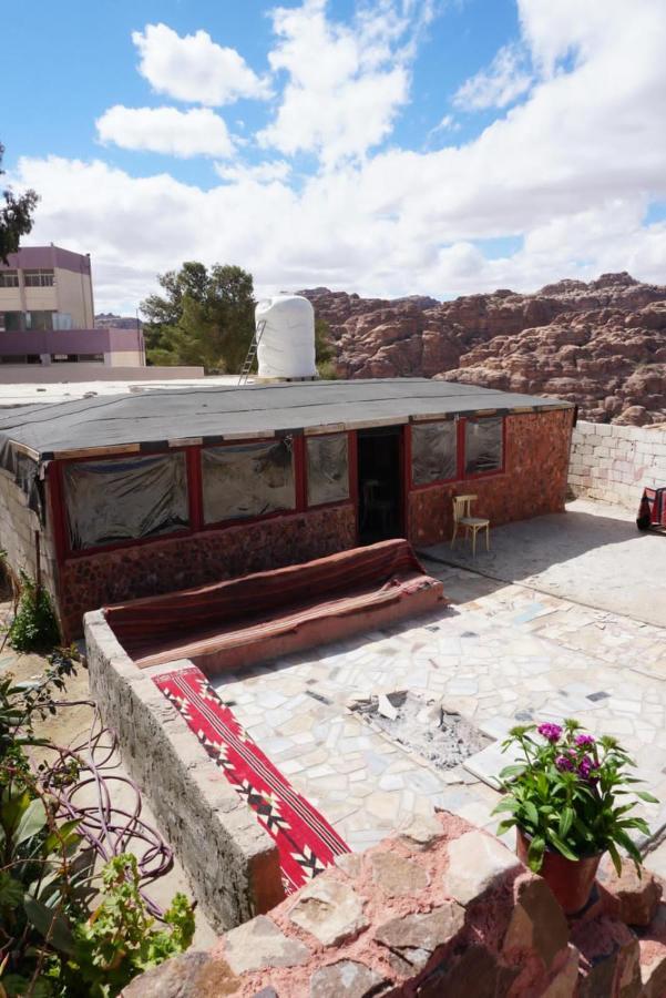 Al Ḩayy Happy Bedouin House Petra Bed & Breakfast エクステリア 写真