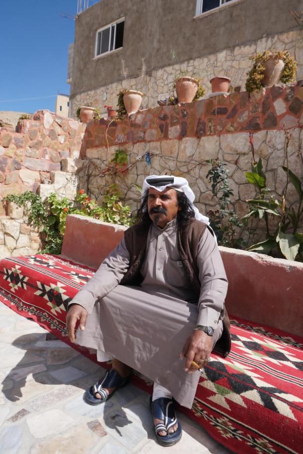 Al Ḩayy Happy Bedouin House Petra Bed & Breakfast エクステリア 写真