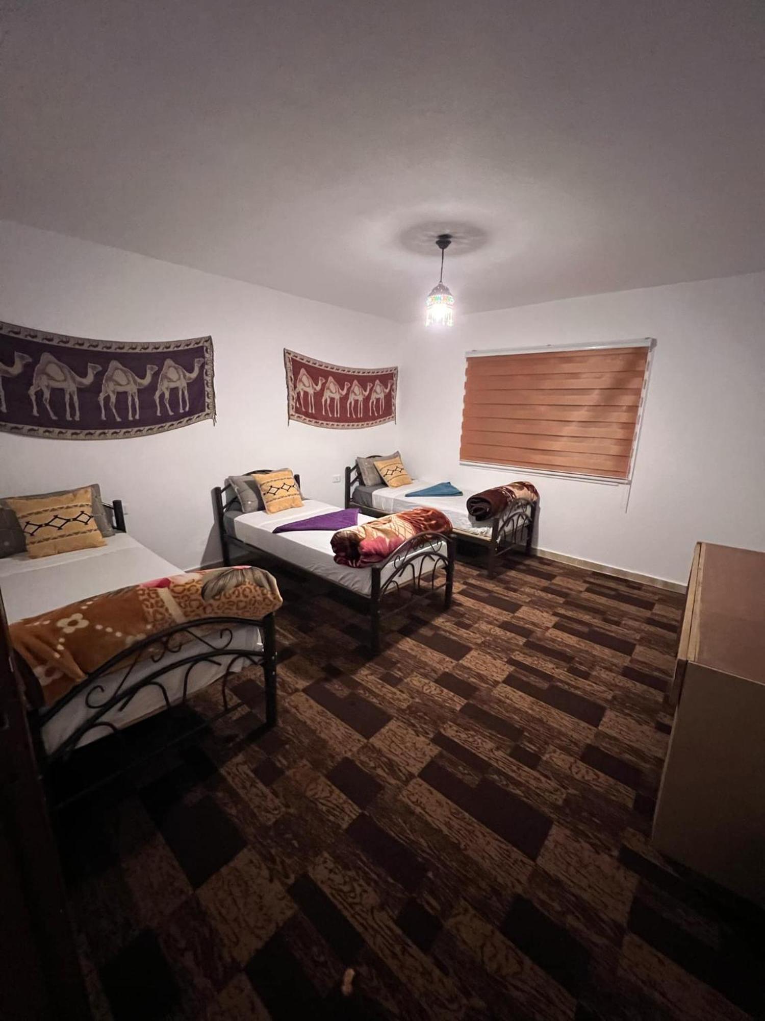 Al Ḩayy Happy Bedouin House Petra Bed & Breakfast エクステリア 写真