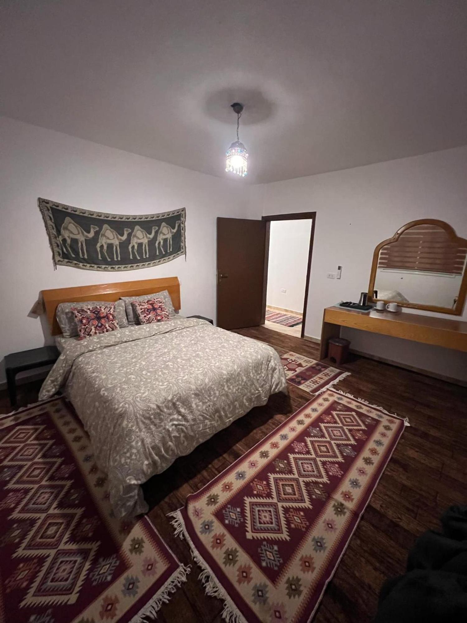 Al Ḩayy Happy Bedouin House Petra Bed & Breakfast エクステリア 写真